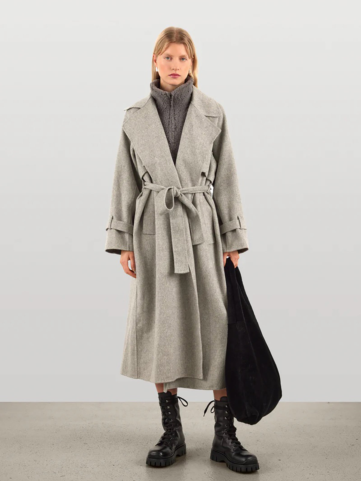 Black Large Shearling Slouch Bag | Womens luxury shearling | Gushlow & Cole - model with bag in hand