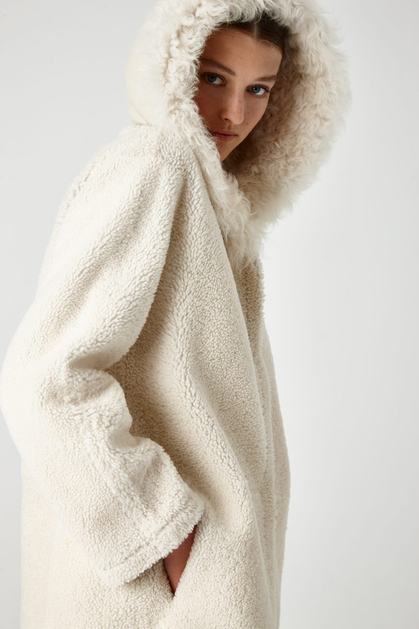 hooded shearling coat - women | Gushlow & Cole - CHODER-CLK