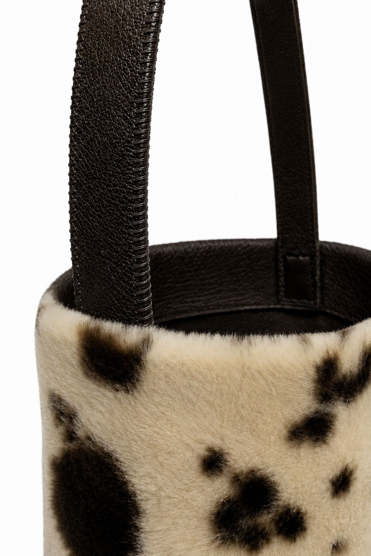 crop in of maye small pintos bucket tote bag by gushlow & cole on white background