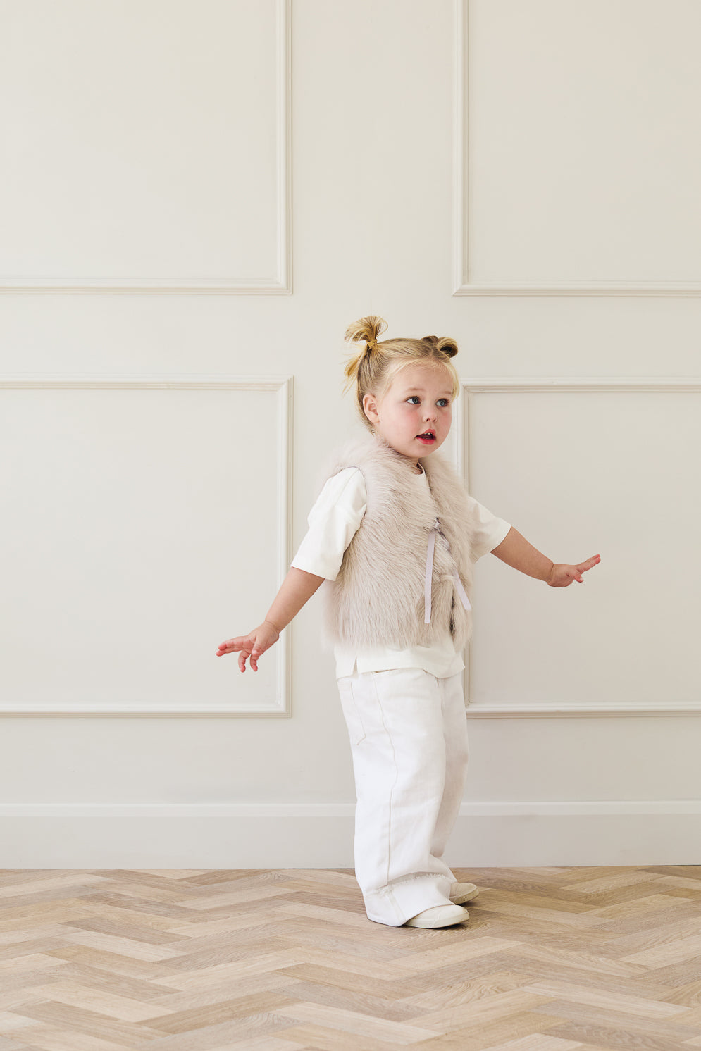 Oyster White Kids Toscana Shearling Gilet | Kids | Gushlow & Cole - gilet on model
