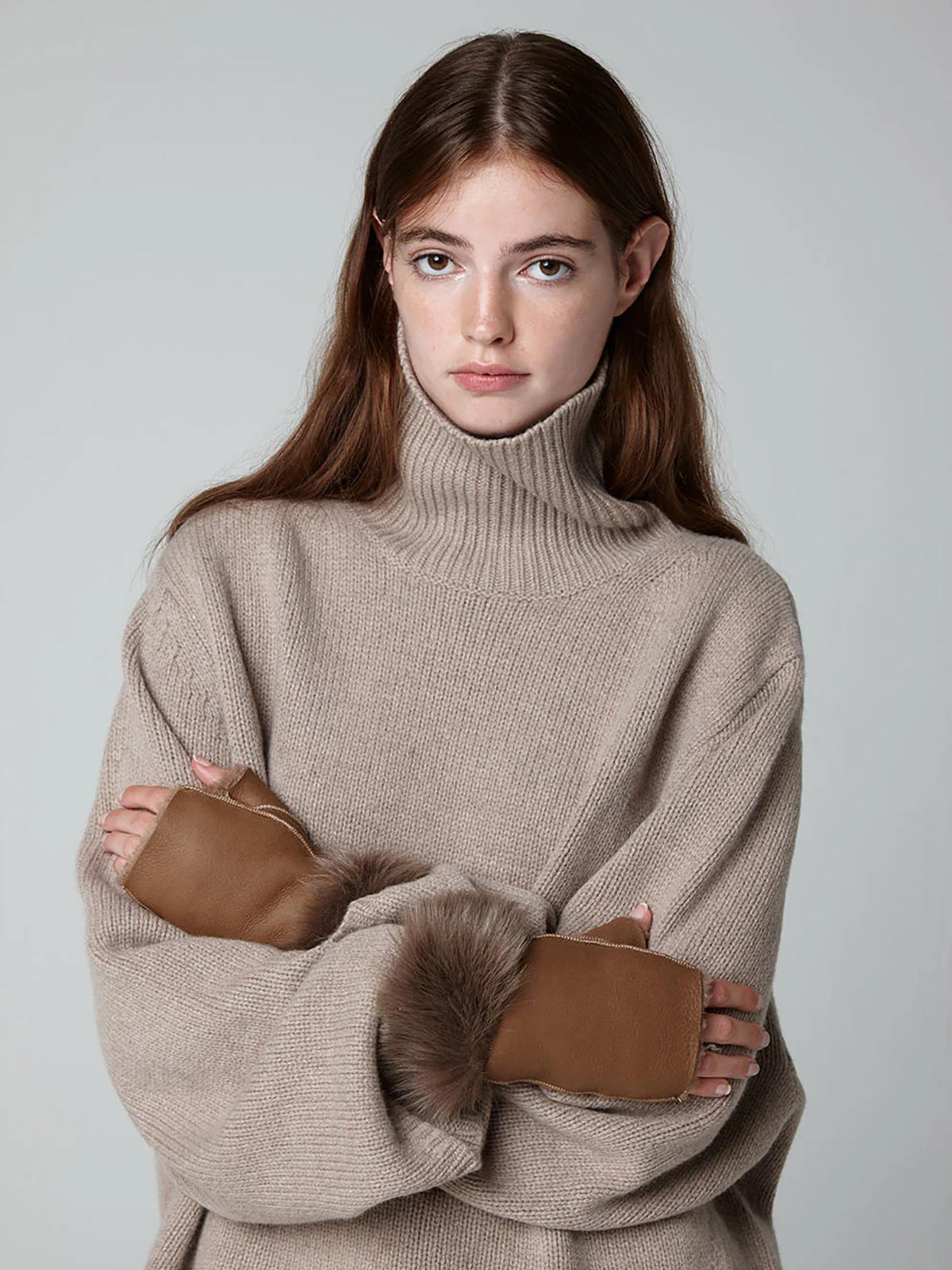 camel mini shearling mittens - model - women | Gushlow & Cole