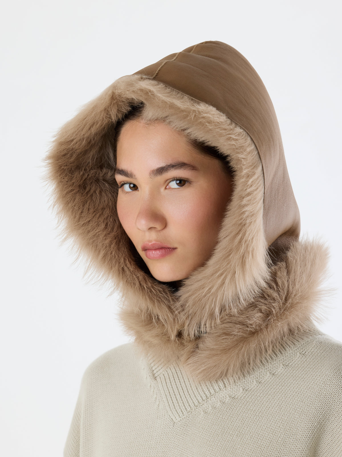 GUSHLOW&COLEムートンマフラー Camel Reversible Shearling Hood | Women | Gushlow & Cole