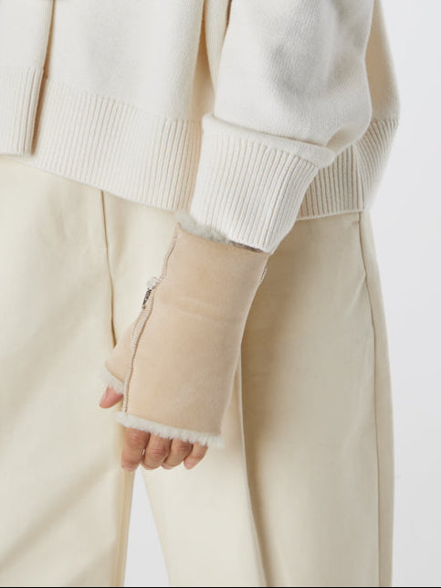 Cream Fingerless Shearling Mittens | Womens | Gushlow & Cole-model with camel hat