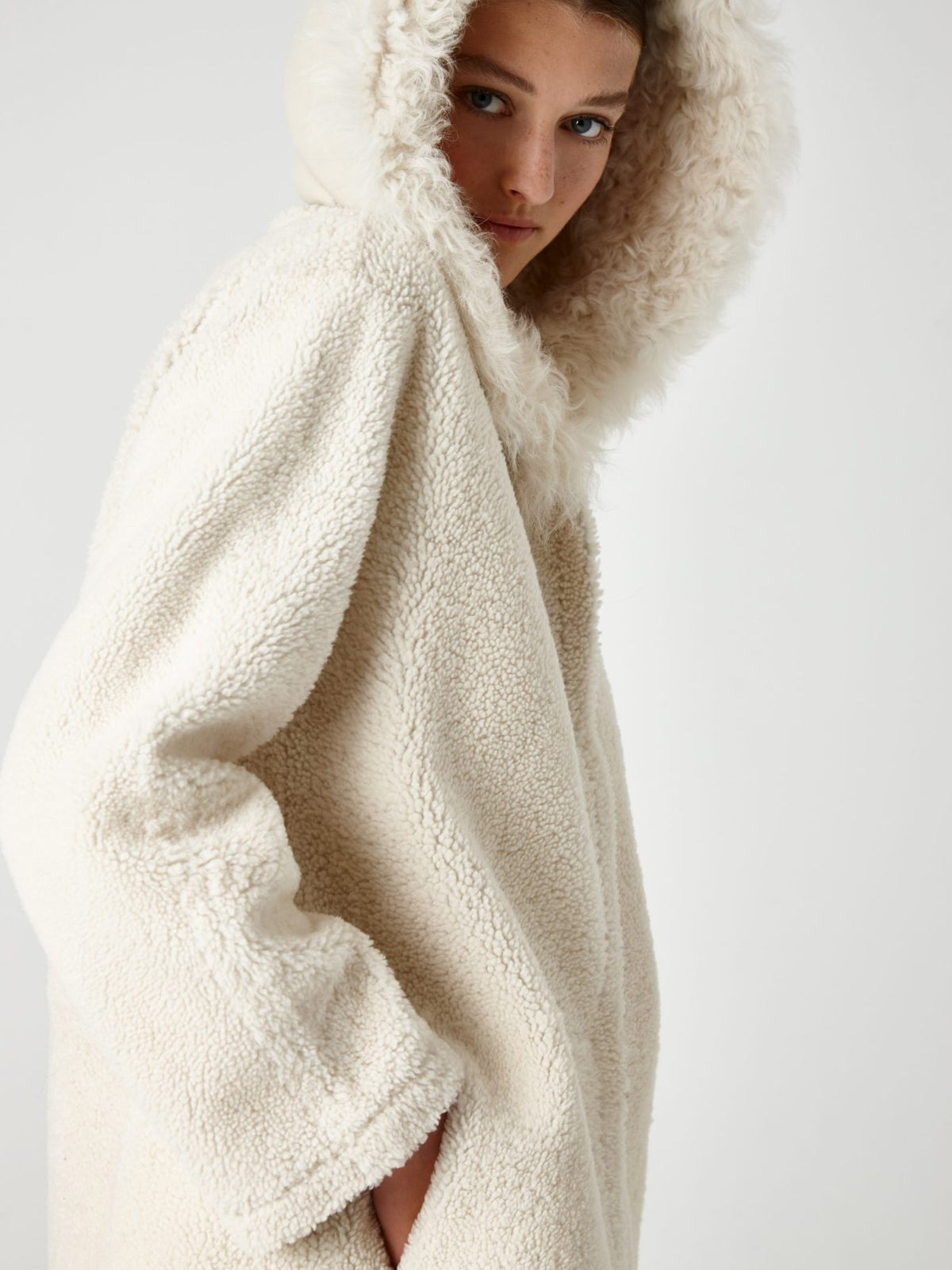 hooded shearling coat - women | Gushlow & Cole - CHODER-CLK