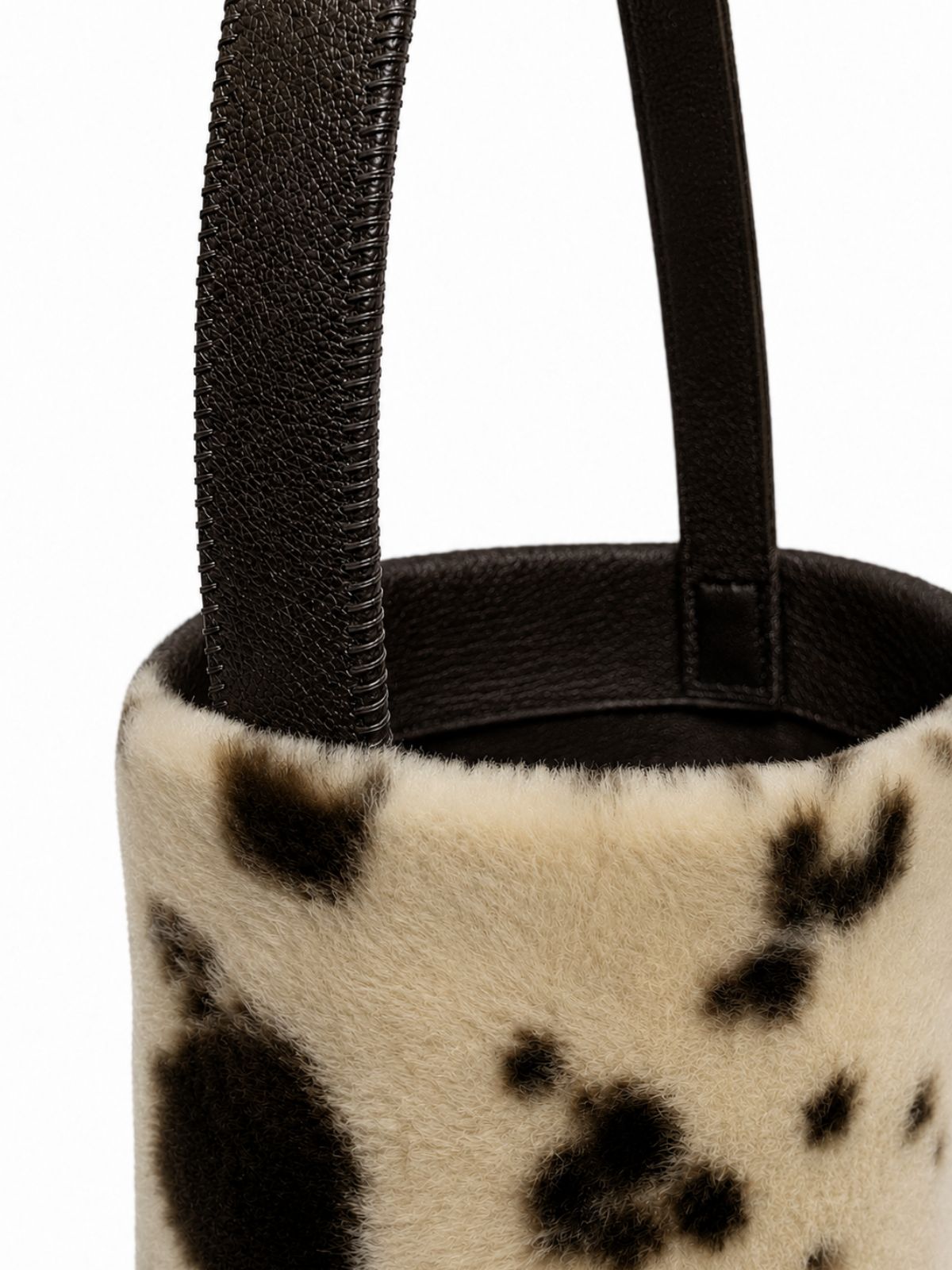 crop in of maye small pintos bucket tote bag by gushlow & cole on white background