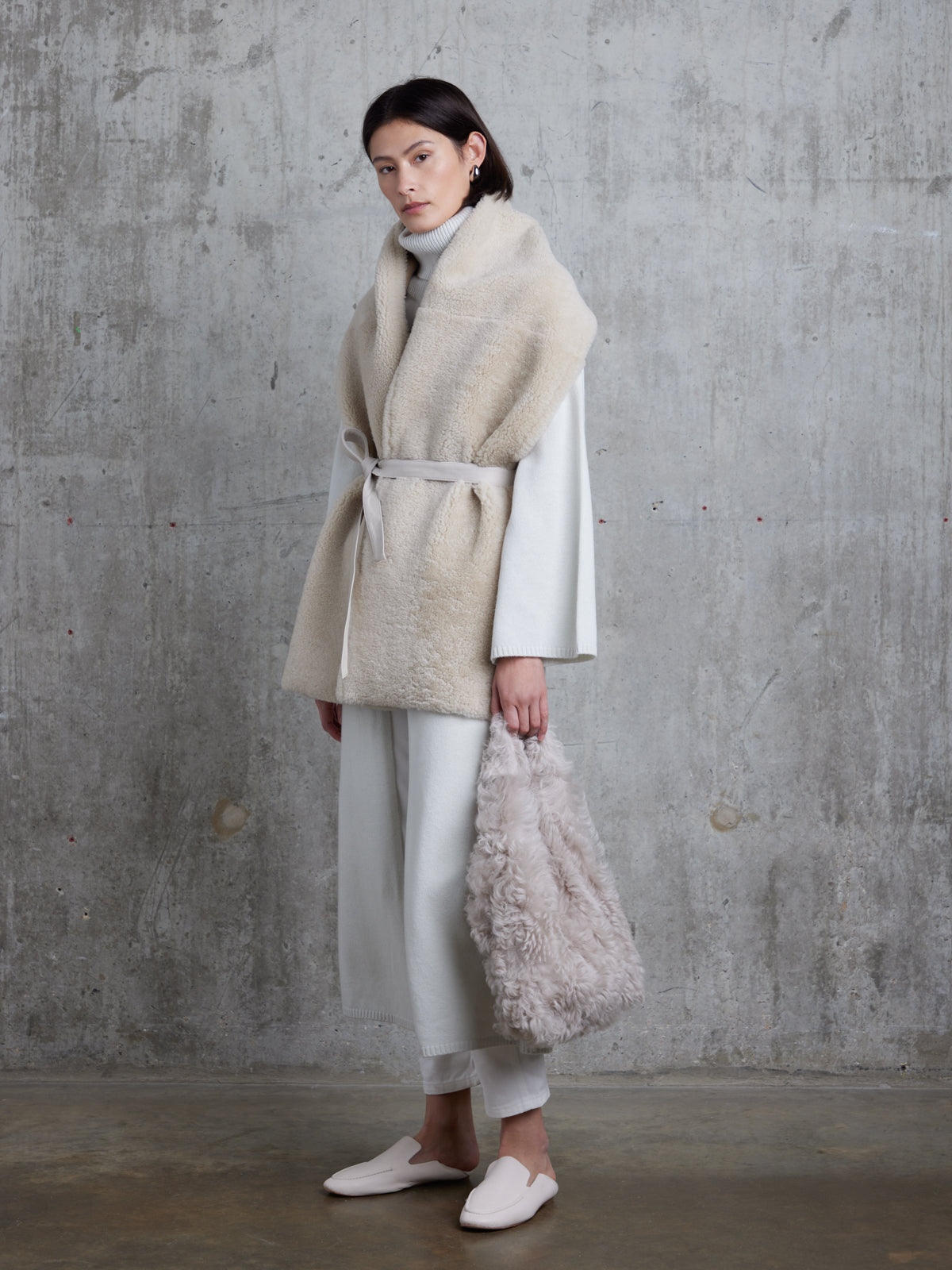 Merino Cream Shearling Belt Scarf | Womens | Gushlow & Cole-full length model holding bag