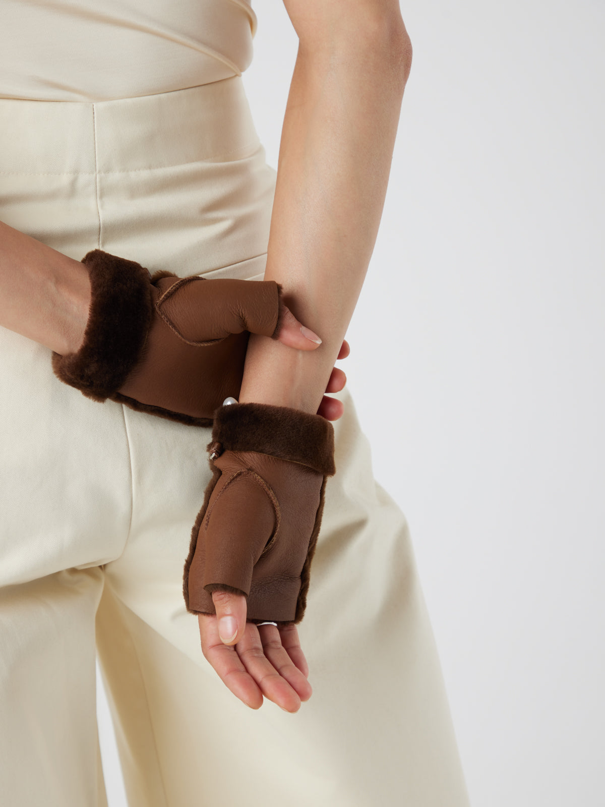 Mini Chestnut Brown Shearling Mittens | Womens | Gushlow & Cole-model with mittens back