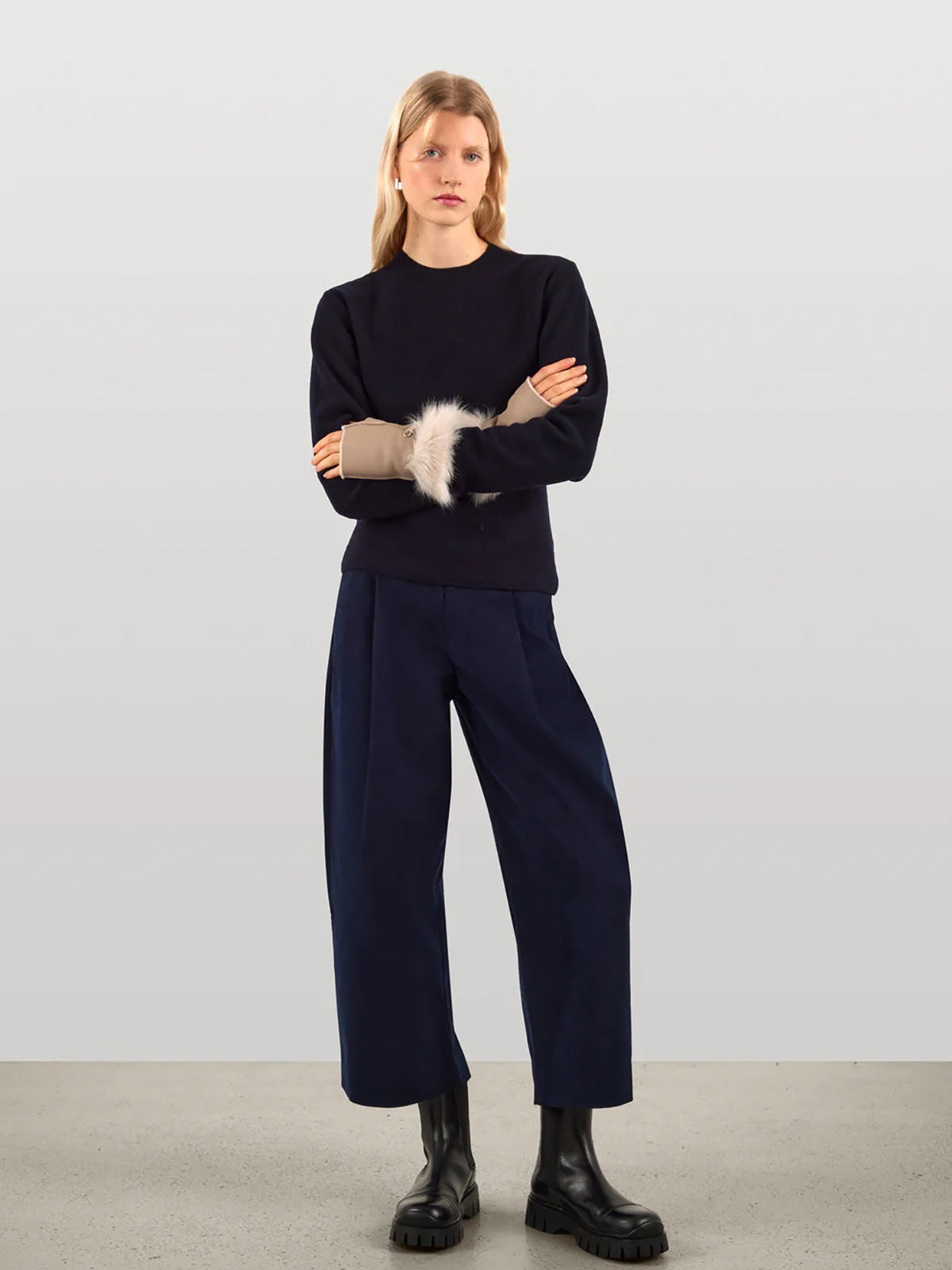 Mini Oyster White Shearling Mittens | Womens | Gushlow & Cole-model full length