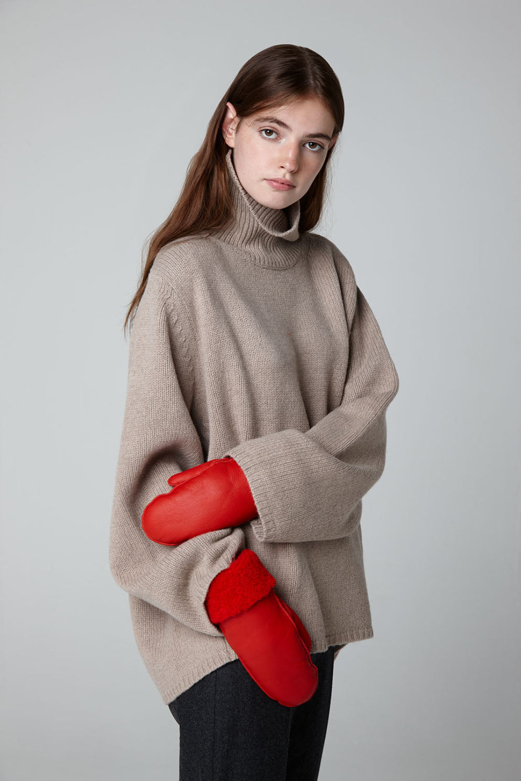 red full palm shearling mittens - model - women | Gushlow & Cole