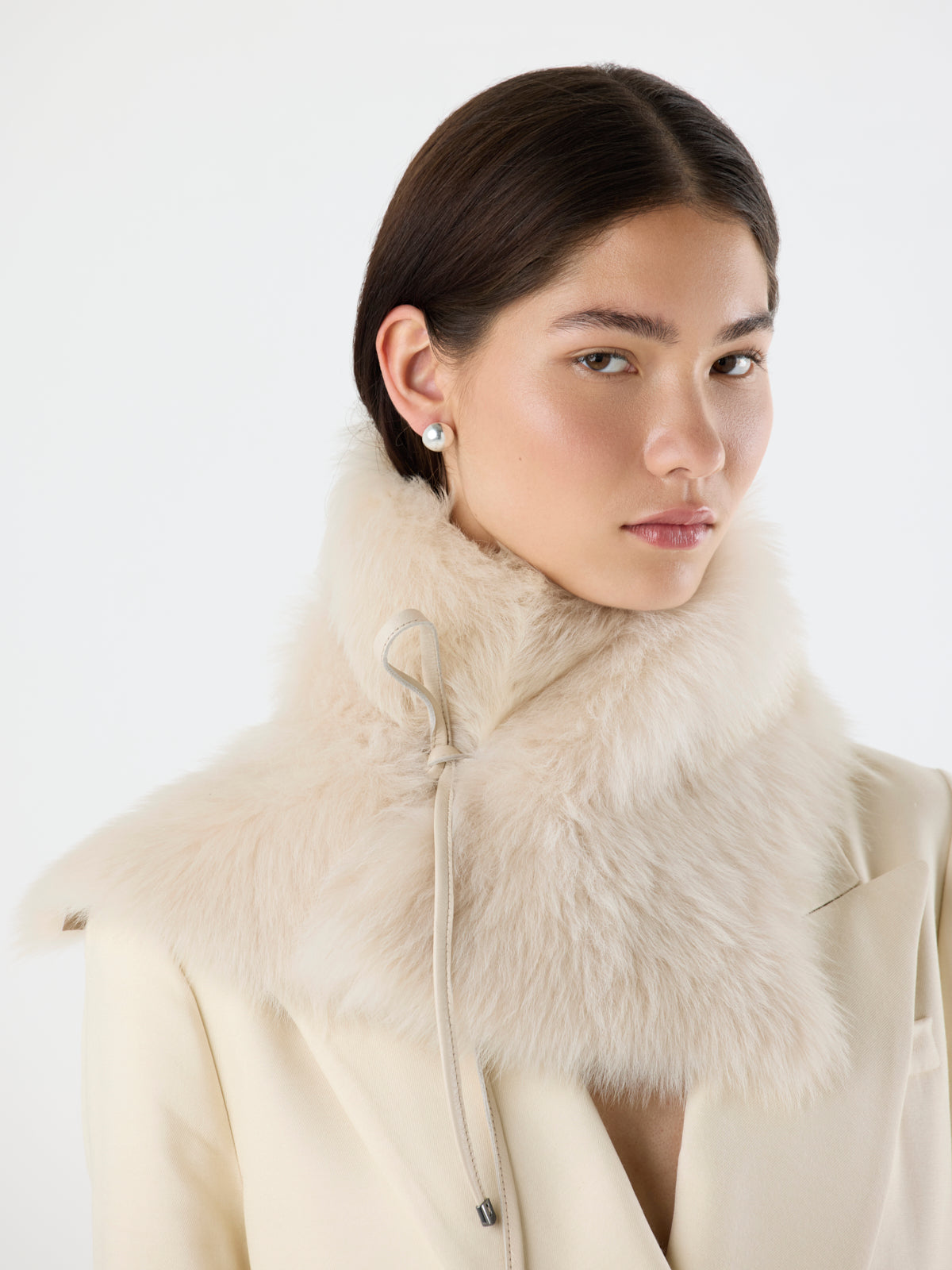 Toscana Cream Shearling Shawl Scarf | Women | Gushlow & Cole