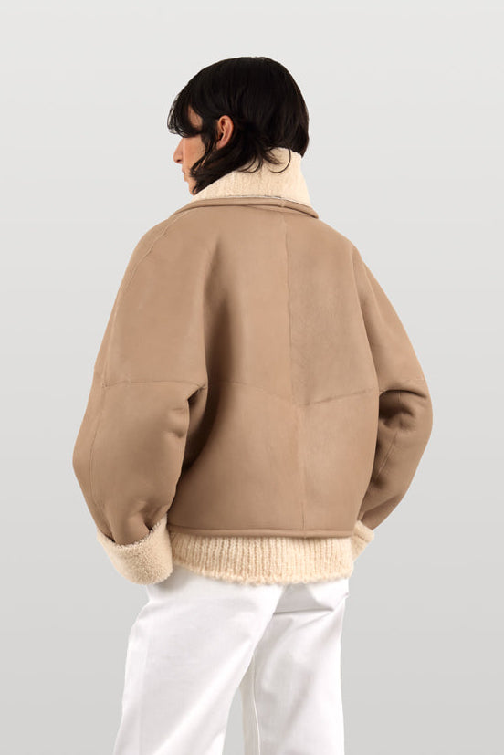 White L9020 Crop Shearling Jacket | Womens luxury shearling | Gushlow & Cole | model back