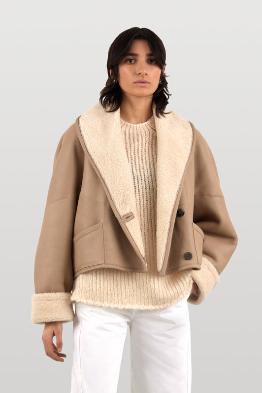 White L9020 Crop Shearling Jacket | Womens luxury shearling | Gushlow & Cole | model hand in pocket