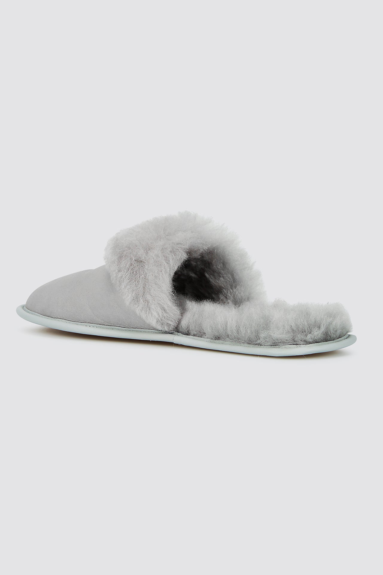 grey shearling travel slider slippers - women | gushlow and cole - cell image 4