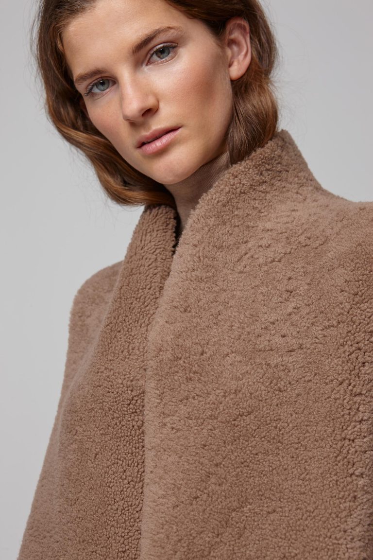 shearling sleeveless coat in camel - women | gushlow and cole - cell image 4