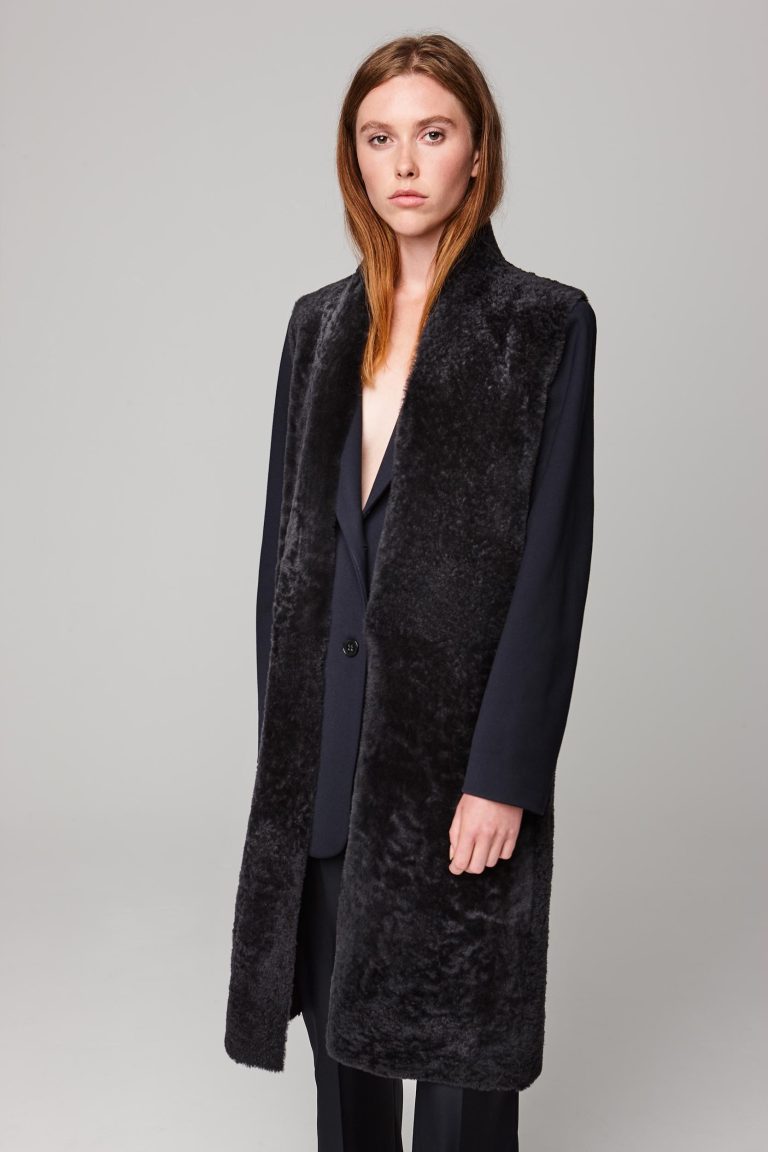 long stand collar grey shearling gilet - women | gushlow and cole - cell image 3