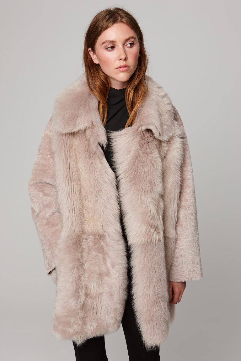 relaxed fit mixed beige shearling coat - women | gushlow and cole - cell image 2