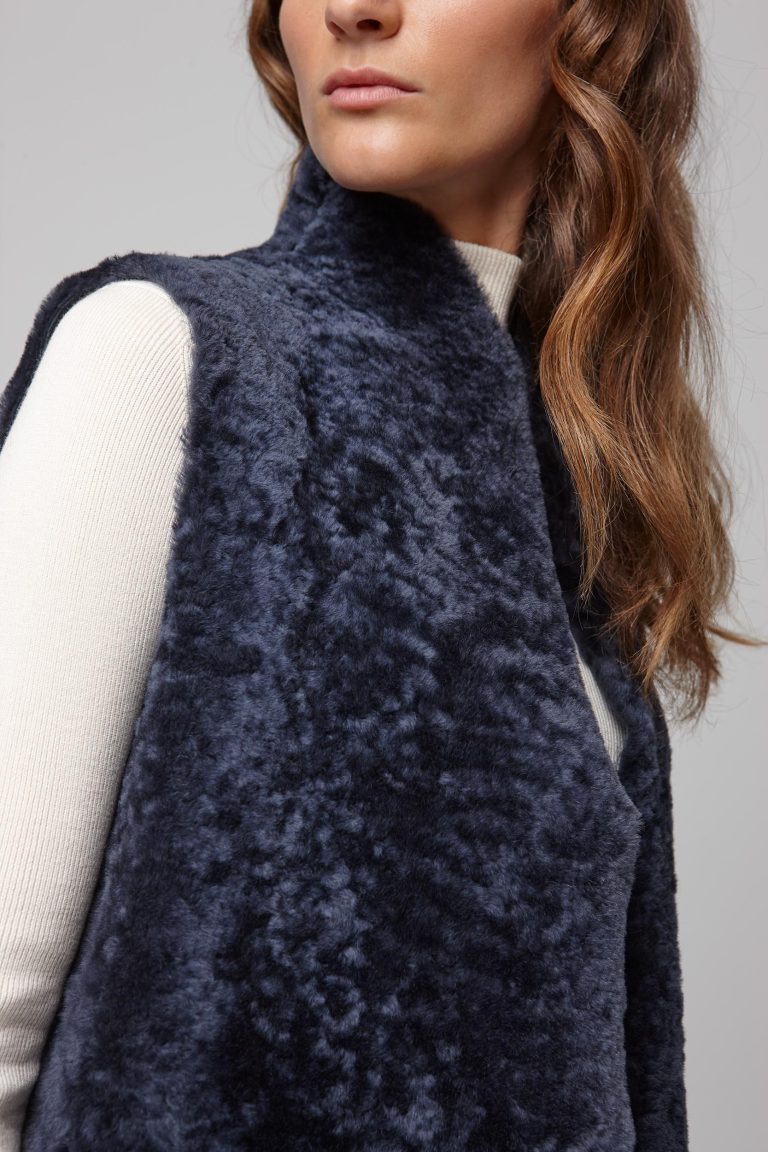 stand collar navy shearling gilet - women | gushlow and cole - cell image 5