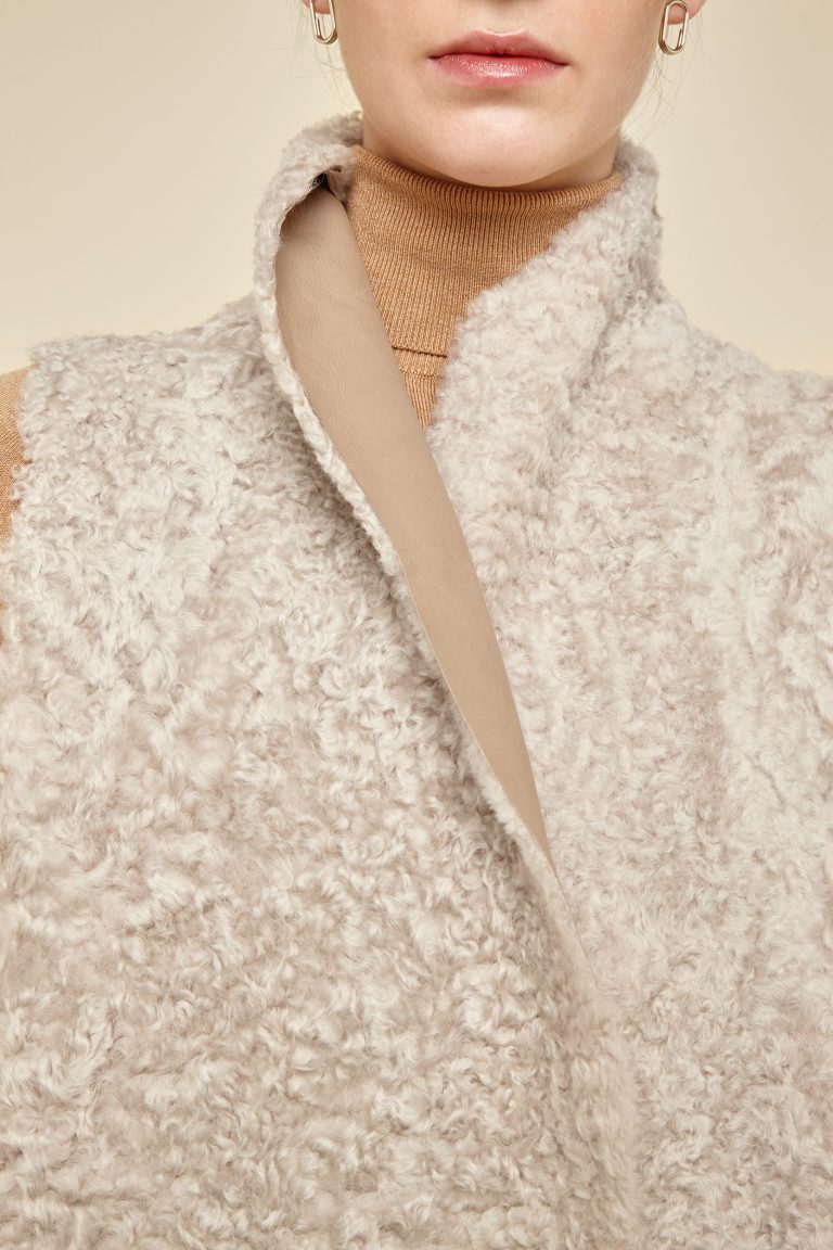 cropped rough cut cream shearling gilet - women | gushlow and Cole - GSRCX-SAN - 38665
