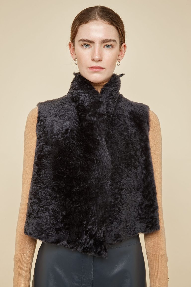 cropped rough cut dark grey shearling gilet - women | gushlow and Cole - GSRCX-GRA - 38875
