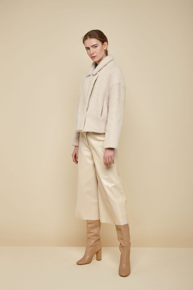 white notch collar cropped shearling jacket - women | gushlow and Cole - JCOVE0-CLK - 38279
