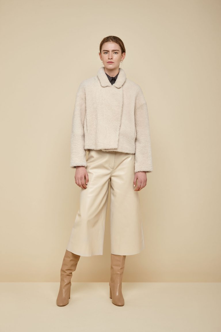 white notch collar cropped shearling jacket - women | gushlow and Cole - JCOVE0-CLK - 38290