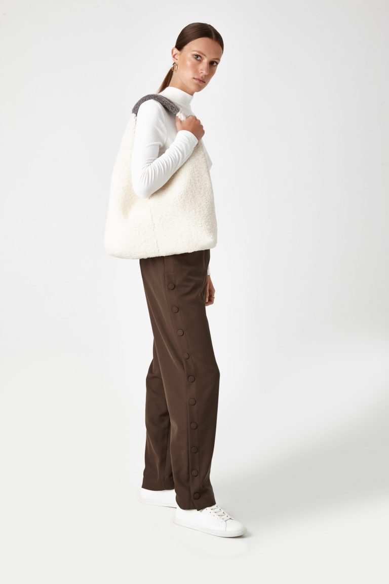 white shearling slouch bag - women | gushlow & Cole - BMSLOE-CLK