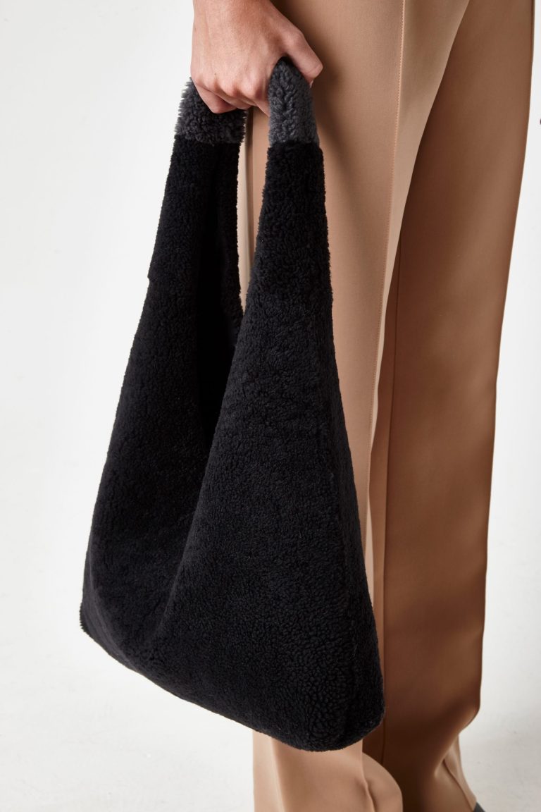 dark grey shearling slouch bag - women | gushlow & Cole - BMSLOE-GRA