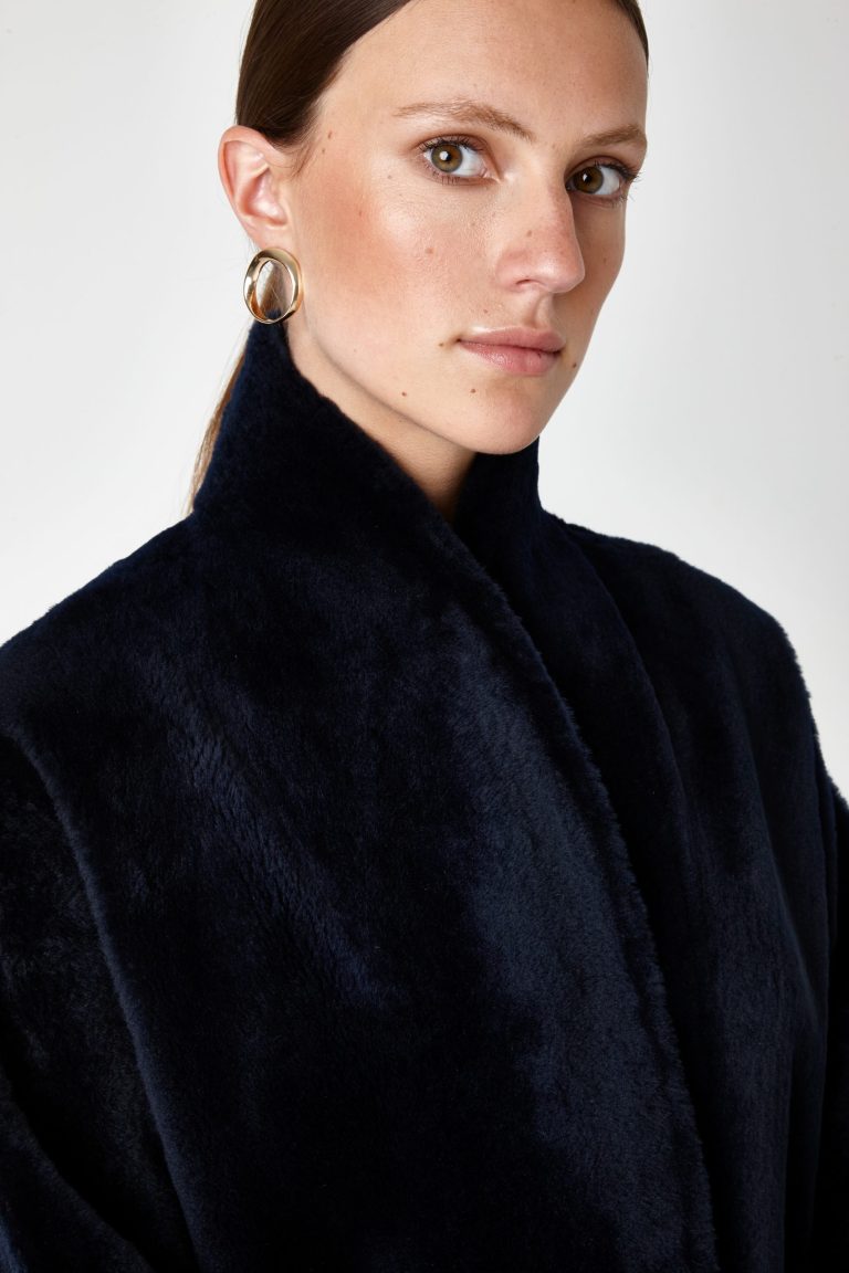 long shearling coat - women | Gushlow & Cole - CXCBL0-NAV