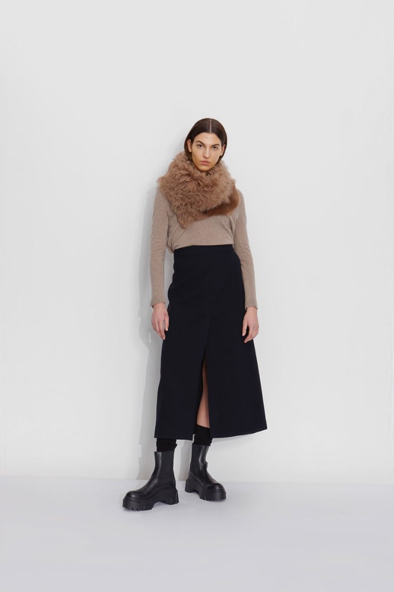 camel-shearling-gilet-scarf-women-gushlow-and-cole 3
