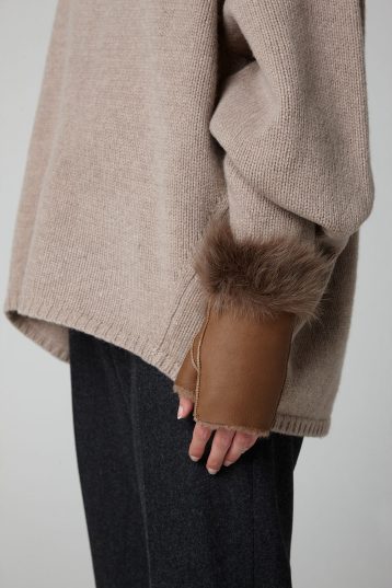 camel mini shearling mittens - crop - women | Gushlow & Cole