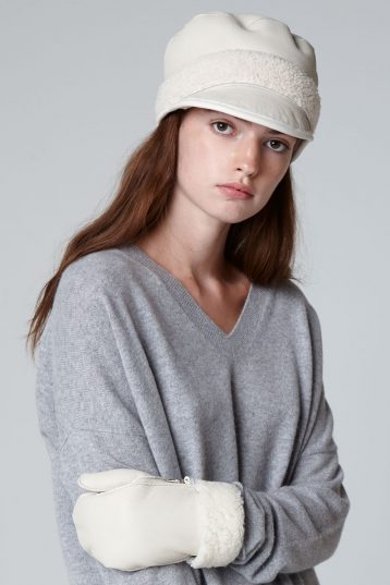white full palm shearling mittens - model - women | Gushlow & Cole