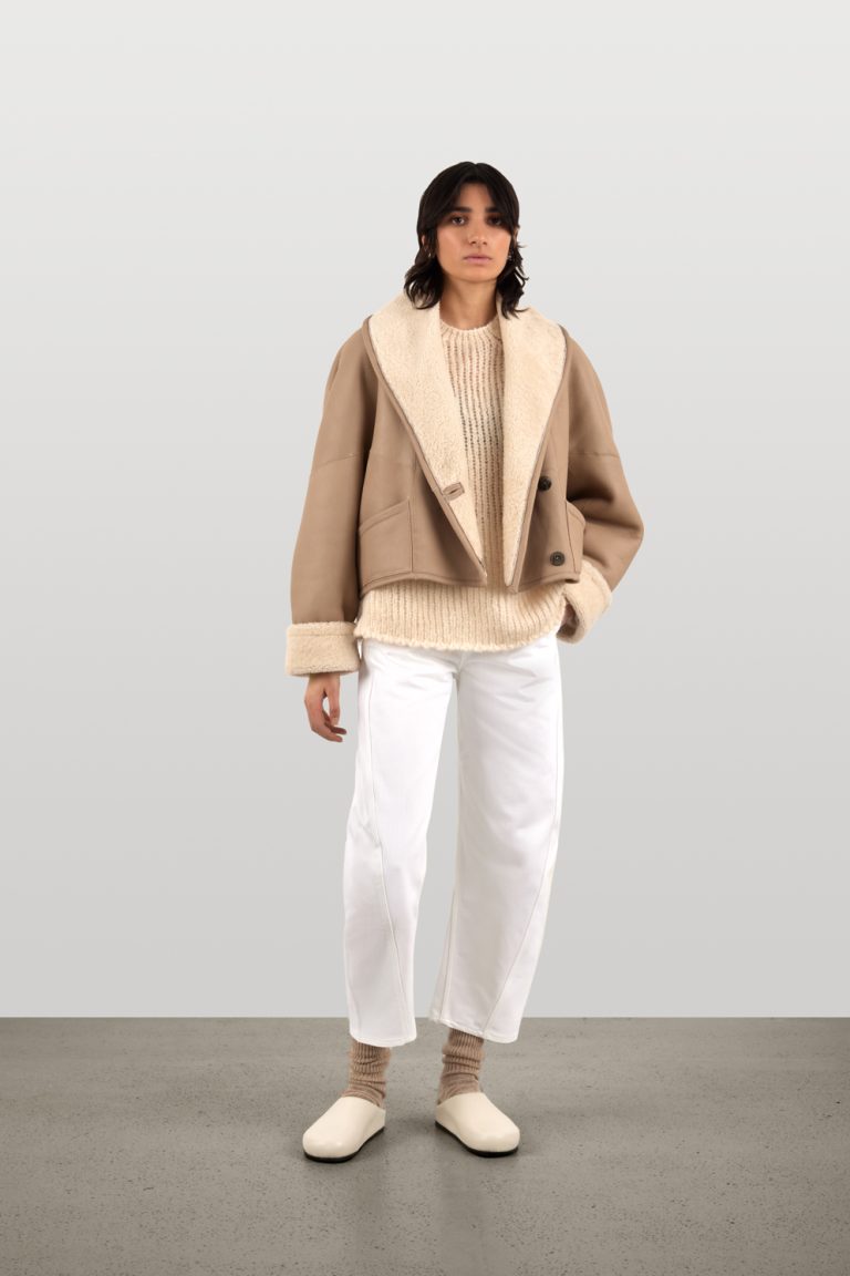 White L9020 Crop Shearling Jacket | Womens luxury shearling | Gushlow & Cole | model hand in pocket