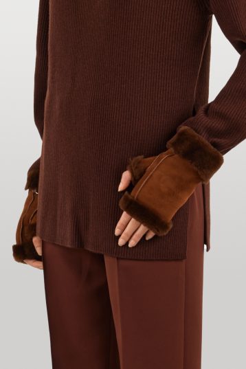 Chestnut Brown Fingerless Shearling Mittens | Womens | Gushlow & Cole-crop on models hand